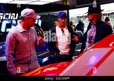 Woody Harrelson (USA) acteur (à gauche) et Owen Wilson (USA) acteur (à droite). Grand Prix de Grande-Bretagne, dimanche 16 juillet 2017. Silverstone, Angleterre. Banque D'Images