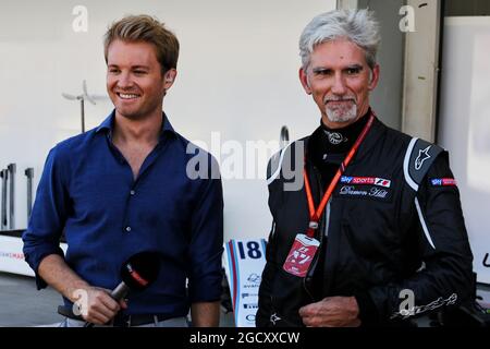 (De gauche à droite): Nico Rosberg (GER) avec Damon Hill (GBR) Sky Sports Presenter. Grand Prix japonais, dimanche 8 octobre 2017. Suzuka, Japon. Banque D'Images