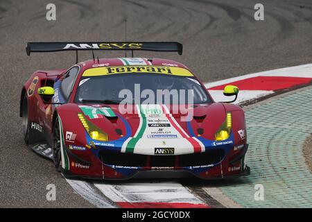 Davide Rigon (FRA) / Sam Bird (GBR) #71 AF Corse Ferrari 488 GTE. FIA World Endurance Championship, Round 8, 6 heures de Shanghai. Samedi 4 novembre 2017. Shanghai, Chine. Banque D'Images