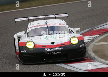 Michael Christensen (DEN) / Kevin estre (FRA) #92 équipe Porsche GT, Porsche 911 RSR. FIA World Endurance Championship, Round 8, 6 heures de Shanghai. Dimanche 5 novembre 2017. Shanghai, Chine. Banque D'Images