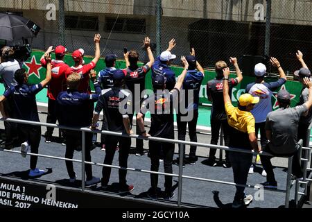 Les pilotes défilent. Grand Prix brésilien, dimanche 12 novembre 2017. Sao Paulo, Brésil. Banque D'Images