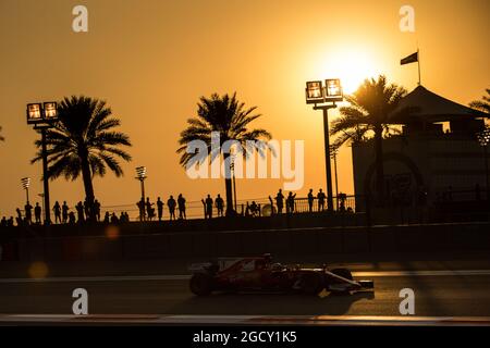 Kimi Raikkonen (fin) Ferrari SF70H. Grand Prix d'Abu Dhabi, vendredi 24 novembre 2017. Yas Marina circuit, Abu Dhabi, Émirats Arabes Unis. Banque D'Images