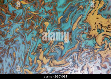 Arrière-plan abstrait en marbre créatif avec effet fluide, formes bordées de dégradés turquoise et marron. Banque D'Images