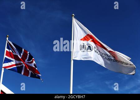 Drapeaux britanniques et F1. Grand Prix de Grande-Bretagne, samedi 7 juillet 2018. Silverstone, Angleterre. Banque D'Images