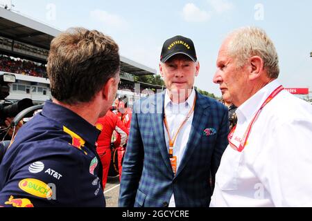 (De gauche à droite) : Christian Horner (GBR) Directeur de l'équipe Red Bull Racing avec Sean Briches (USA) Directeur général de Formule 1, opérations commerciales et Dr Helmut Marko (AUT) Conseiller Red Bull Motorsport sur la grille. Grand Prix d'Allemagne, dimanche 22 juillet 2018. Hockenheim, Allemagne. Banque D'Images