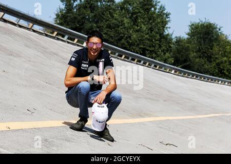 Esteban Ocon (FRA) Racing point Force India F1 Team sur la célèbre banque Monza. Grand Prix d'Italie, jeudi 30 août 2018. Monza Italie. Banque D'Images