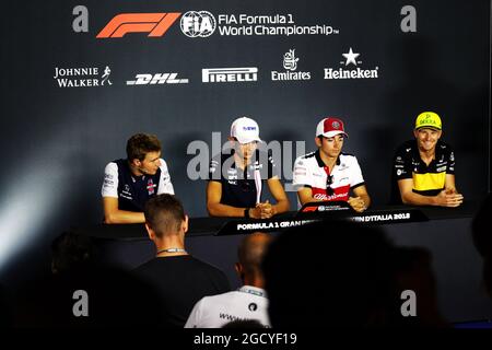 Conférence de presse de la FIA (de gauche à droite) : Sergey Sirotkin (RUS) Williams; Esteban Ocon (FRA) Racing point Force India F1 Team; Charles Leclerc (mon) Sauber F1 Team; Nico Hulkenberg (GER) Renault Sport F1 Team. Grand Prix d'Italie, jeudi 30 août 2018. Monza Italie. Banque D'Images