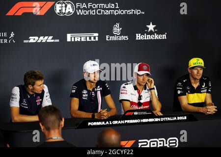 Conférence de presse de la FIA (de gauche à droite) : Sergey Sirotkin (RUS) Williams; Esteban Ocon (FRA) Racing point Force India F1 Team; Charles Leclerc (mon) Sauber F1 Team; Nico Hulkenberg (GER) Renault Sport F1 Team. Grand Prix d'Italie, jeudi 30 août 2018. Monza Italie. Banque D'Images