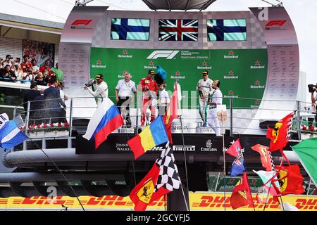 Le podium: Kimi Raikkonen (fin) Ferrari, deuxième; Lewis Hamilton (GBR) Mercedes AMG F1, vainqueur de la course; Valtteri Bottas (fin) AMG Mercedes F1, troisième. Grand Prix d'Italie, dimanche 2 septembre 2018. Monza Italie. Banque D'Images