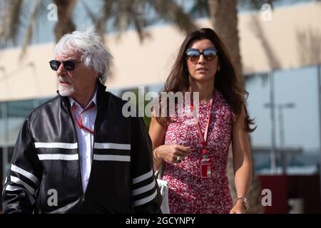 Bernie Ecclestone (GBR) avec sa femme Fabiana Flosi (BRA). Grand Prix d'Abu Dhabi, dimanche 25 novembre 2018. Yas Marina circuit, Abu Dhabi, Émirats Arabes Unis. Banque D'Images