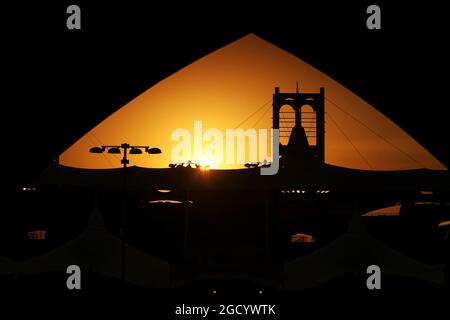 Le soleil se couche sur le circuit. Grand Prix de Bahreïn, jeudi 28 mars 2019. Sakhir, Bahreïn. Banque D'Images