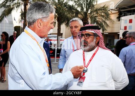 (De gauche à droite) : Chase Carey (États-Unis) Président du Groupe de Formule 1 avec Muhammed Al Khalifa (BRN) Président du circuit de Bahreïn. Grand Prix de Bahreïn, vendredi 29 mars 2019. Sakhir, Bahreïn. Banque D'Images