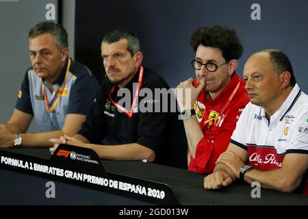 Conférence de presse de la FIA (de gauche à droite) : Mario Isola (ITA) Directeur de course Pirelli; Guenther Steiner (ITA) Haas F1 Team Prinipal; Mattia Binotto (ITA) Directeur de l'équipe Ferrari; Frederic Vasseur (FRA) Directeur de l'équipe Alfa Romeo Racing. Grand Prix d'Espagne, vendredi 10 mai 2019. Barcelone, Espagne. Banque D'Images