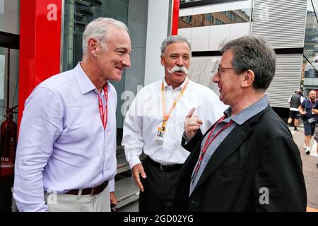 (De gauche à droite) : Greg Maffei (États-Unis) Président et chef de la direction de Liberty Media Corporation avec Chase Carey (États-Unis) Président du Groupe de Formule 1 et Louis Camilleri (ITA) Directeur général de Ferrari. Grand Prix de Monaco, dimanche 26 mai 2019. Monte Carlo, Monaco. Banque D'Images