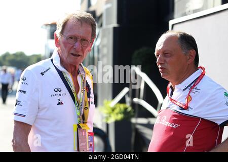 (De gauche à droite) : Jean-Pierre Jabouille (FRA) avec Frederic Vasseur (FRA) Alfa Romeo Racing Team principal. Grand Prix de France, samedi 22 juin 2019. Paul Ricard, France. Banque D'Images