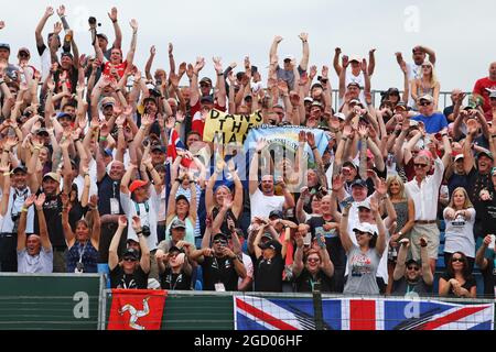 Fans dans la tribune. Grand Prix de Grande-Bretagne, jeudi 11 juillet 2019. Silverstone, Angleterre. Banque D'Images