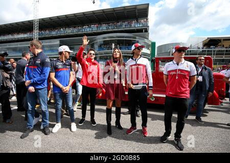 (De gauche à droite) : Daniil Kvyat (RUS) Scuderia Toro Rosso; Pierre Gasly (FRA) Scuderia Toro Rosso; Charles Leclerc (mon) Ferrari; Federica Masolin (ITA) Sky F1 Italia Presenter; Antonio Giovinazzi (ITA) Alfa Romeo Racing; et Kimi Raiken (pilotes) Alfa Romeo. Grand Prix d'Italie, dimanche 8 septembre 2019. Monza Italie. Banque D'Images