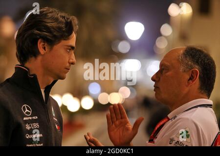 (De gauche à droite): Esteban Gutierrez (MEX) Mercedes AMG F1 avec Frederic Vasseur (FRA) Alfa Romeo Racing Team principal. Grand Prix d'Abu Dhabi, jeudi 28 novembre 2019. Yas Marina circuit, Abu Dhabi, Émirats Arabes Unis. Banque D'Images