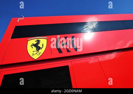 Logo Ferrari. Test de Formule 1, jour 1, mercredi 19 février 2020. Barcelone, Espagne. Banque D'Images