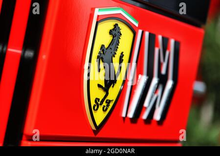 Logo Ferrari. Test de Formule 1, jour 1, mercredi 19 février 2020. Barcelone, Espagne. Banque D'Images