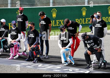 Atmosphère de la grille - les conducteurs terminent l'engagement de racisme. Grand Prix de Belgique, dimanche 30 août 2020. Spa-Francorchamps, Belgique. Banque D'Images