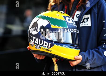 Le casque de Pierre Gasly (FRA) AlphaTauri. Grand Prix Emilia Romagna, samedi 31 octobre 2020. Imola, Italie. Banque D'Images