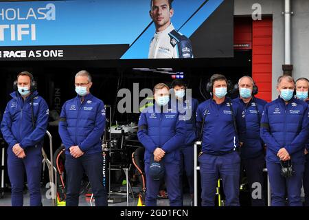 Williams Racing observez une minute de silence pour le prince Philip, duc d'Édimbourg. Grand Prix Emilia Romagna, samedi 17 avril 2021. Imola, Italie. Banque D'Images