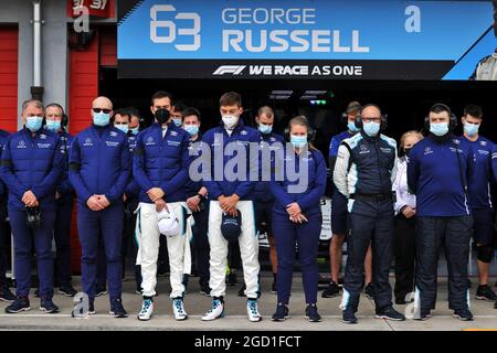 Williams Racing observez une minute de silence pour le prince Philip, duc d'Édimbourg. Grand Prix Emilia Romagna, samedi 17 avril 2021. Imola, Italie. Banque D'Images