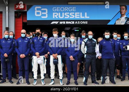 Williams Racing observez une minute de silence pour le prince Philip, duc d'Édimbourg. Grand Prix Emilia Romagna, samedi 17 avril 2021. Imola, Italie. Banque D'Images