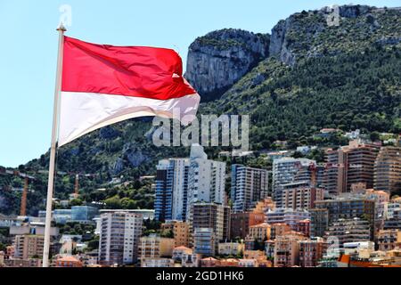 Monaco pittoresque - drapeau. Grand Prix de Monaco, mercredi 19 mai 2021. Monte Carlo, Monaco. Banque D'Images