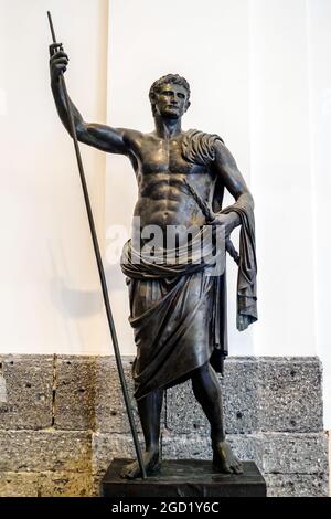 Statue d'Auguste déidifiée comme Jupiter d'Herculanum, bronze d'Augusteum au milieu du 1er siècle après J.-C. Musée archéologique national de Naples, Italie Banque D'Images