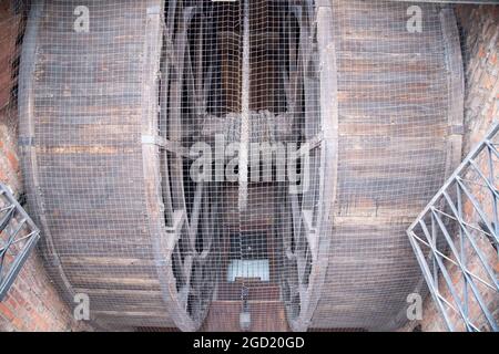 watergate Gothique Brama Zuraw (porte de la grue) sur Dlugie Pobrzeze (quai de la Motlawa) dans la ville principale dans le centre historique de Gdansk, Pologne. 14 mai 20 Banque D'Images