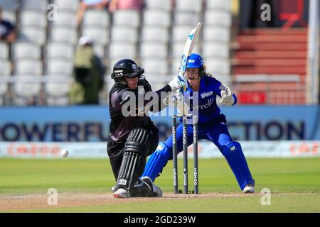 Lizelle Lee de Manchester Originals est donné lbw Bowled par Deepti Sharma de London Spirit pour aucune course Banque D'Images