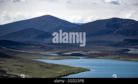 Paysage volcanique près du lac Þórisvatn, haut dans les montagnes centrales de l'Islande Banque D'Images