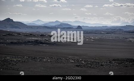 Paysage volcanique près du lac Þórisvatn, haut dans les montagnes centrales de l'Islande Banque D'Images