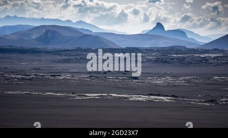 Paysage volcanique près du lac Þórisvatn, haut dans les montagnes centrales de l'Islande Banque D'Images