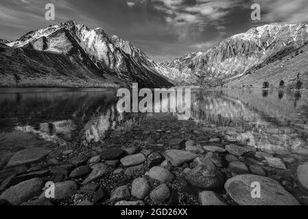 La culpabilité, le lac de la Sierra Nevada, en Californie. Banque D'Images