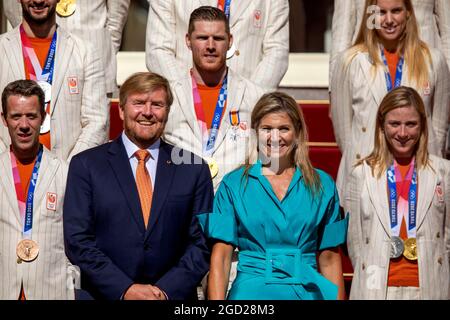 La Haye, Niederlande. 10 août 2021. Le roi Willem-Alexander et la reine Maxima des pays-Bas au Palais Noordeinde de la Haye, le 10 août 2021, pour recevoir les médaillés néerlandais des Jeux Olympiques d'été 2020 à Tokyo Credit: Albert Nieboer/Netherlands OUT/point de vue OUT/dpa/Alay Live News Banque D'Images