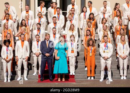 La Haye, Niederlande. 10 août 2021. Le roi Willem-Alexander et la reine Maxima des pays-Bas au Palais Noordeinde de la Haye, le 10 août 2021, pour recevoir les médaillés néerlandais des Jeux Olympiques d'été 2020 à Tokyo Credit: Albert Nieboer/Netherlands OUT/point de vue OUT/dpa/Alay Live News Banque D'Images