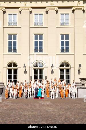 La Haye, Niederlande. 10 août 2021. Le roi Willem-Alexander et la reine Maxima des pays-Bas au Palais Noordeinde de la Haye, le 10 août 2021, pour recevoir les médaillés néerlandais des Jeux Olympiques d'été 2020 à Tokyo Credit: Albert Nieboer/Netherlands OUT/point de vue OUT/dpa/Alay Live News Banque D'Images