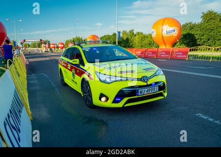 Chelm, Lubelskie, Pologne - 9 août 2021 : 78e Tour de Bologne, ambulance Banque D'Images