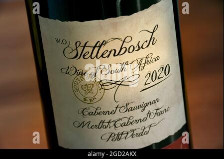 Stellenbosch Afrique du Sud 2020 étiquette de bouteille de vin rouge fabriquée avec les cépages Cabernet Sauvignon, Merlot, Cabernet Franc et petit Verdot Afrique du Sud Banque D'Images