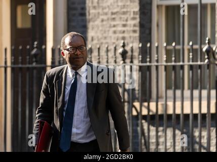 Londres, Royaume-Uni. 10 août 2021. Kwasi Kwarteng, secrétaire d'entreprise, quitte 10 Downing Street, Londres UK Credit: Ian Davidson/Alay Live News Banque D'Images