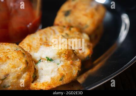 Boulettes de poisson frites, en-cas local populaire, Brésil Banque D'Images