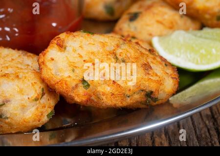 Boulettes de poisson frites, en-cas local populaire, Brésil Banque D'Images