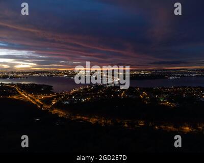 Vue aérienne du coucher du soleil sur le lac Paranoa, Brasilia, Brésil Banque D'Images