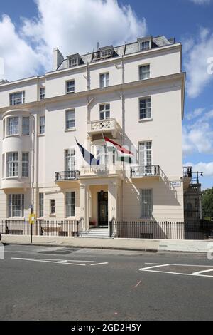 Ambassade de Hongrie du Royaume-Uni sur Eaton place, Belgravia, Londres. Maison du XIXe siècle de style Régence. Banque D'Images