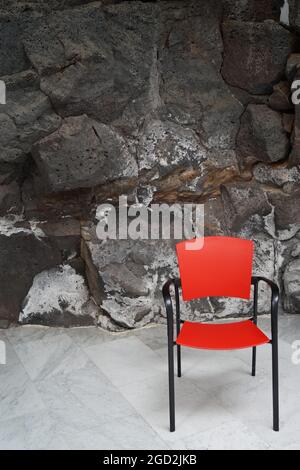 Chaise rouge à Tahiche, Lanzarote Banque D'Images