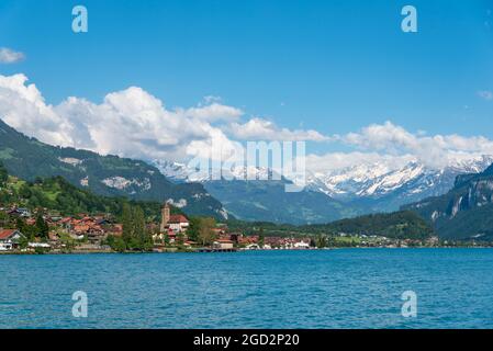 Géographie / Voyage, Suisse, Lac de Brienz (Brienzersee) avec vue sur Brienz, Oberland bernois, DROITS-SUPPLÉMENTAIRES-AUTORISATION-INFO-NON-DISPONIBLE Banque D'Images