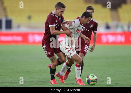 Monaco, Monaco, le 10 août 2021. Wissam Ben Yedder d'AS Monaco vous protège du ballon de David Pavelka et de Matej PulkrabÊof Sparta Prague lors du match de la Ligue des champions de l'UEFA au Stade Louis II, Monaco. Le crédit photo devrait se lire: Jonathan Moscrop / Sportimage Banque D'Images